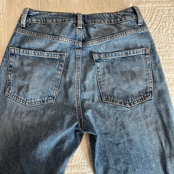 Mom Jeans - Picture 4 of 5